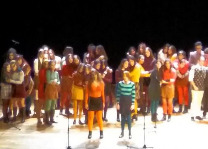 &Mu;&epsilon; &mu;&epsilon;&gamma;ά&lambda;&eta; &epsilon;&pi;&iota;&tau;&upsilon;&chi;ί&alpha; &eta; &pi;&alpha;&rho;ά&sigma;&tau;&alpha;&sigma;&eta; &tau;&eta;&sigmaf; &Pi;&alpha;&iota;&delta;&iota;&kappa;ή&sigmaf; &ndash; &Epsilon;&phi;&eta;&beta;&iota;&kappa;ή&sigmaf; &Chi;&omicron;&rho;&omega;&delta;ί&alpha;&sigmaf; &tau;&omicron;&upsilon; &Delta;ή&mu;&omicron;&upsilon; &Chi;&alpha;&nu;ί&omega;&nu; &sigma;&tau;&omicron; &Theta;έ&alpha;&tau;&rho;&omicron; &ldquo;&Mu;. &Theta;&epsilon;&omicron;&delta;&omega;&rho;ά&kappa;&eta;&sigmaf;&rdquo;