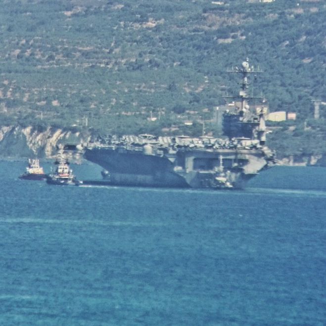 “Έδεσε” στη Σούδα το αεροπλανοφόρο USS George Bush