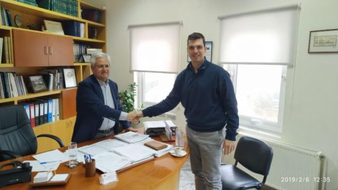 &Sigma;&upsilon;&nu;ά&nu;&tau;&eta;&sigma;&eta; &Alpha;&lambda;έ&xi;. &Mu;&alpha;&rho;&kappa;&omicron;&gamma;&iota;&alpha;&nu;&nu;ά&kappa;&eta; &mu;&epsilon; &Delta;ή&mu;&alpha;&rho;&chi;&omicron; &Mu;&alpha;&lambda;&epsilon;&beta;&iota;&zeta;ί&omicron;&upsilon;