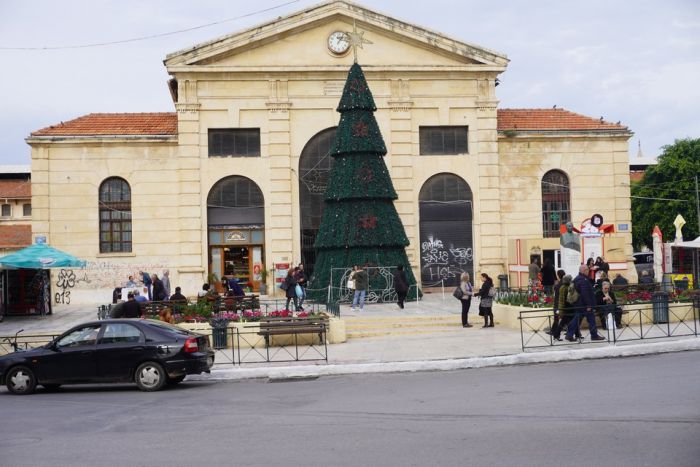 ΑΝΟΙΚΤΑ ΟΛΗ ΤΗΝ ΗΜΕΡΑ ΤΑ ΜΑΓΑΖΙΑ