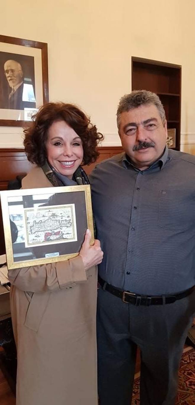 &Epsilon;&pi;ί&sigma;&kappa;&epsilon;&psi;&eta; &sigma;&tau;&omicron;&nu; &Alpha;&nu;&tau;&iota;&pi;&epsilon;&rho;&iota;&phi;&epsilon;&rho;&epsilon;&iota;ά&rho;&chi;&eta; &Chi;&alpha;&nu;ί&omega;&nu; &tau;&eta;&sigmaf; &Alpha;&nu;&tau;&iota;&pi;&epsilon;&rho;&iota;&phi;&epsilon;&rho;&epsilon;&iota;ά&rho;&chi;&eta; &Mu;&eta;&tau;&rho;&omicron;&pi;&omicron;&lambda;&iota;&tau;&iota;&kappa;ή&sigmaf; &Epsilon;&nu;ό&tau;&eta;&tau;&alpha;&sigmaf; &Theta;&epsilon;&sigma;&sigma;&alpha;&lambda;&omicron;&nu;ί&kappa;&eta;&sigmaf;, &kappa;&alpha;&sigmaf; &Beta;&omicron;ύ&lambda;&alpha;&sigmaf; &Pi;&alpha;&tau;&omicron;&upsilon;&lambda;ί&delta;&omicron;&upsilon;