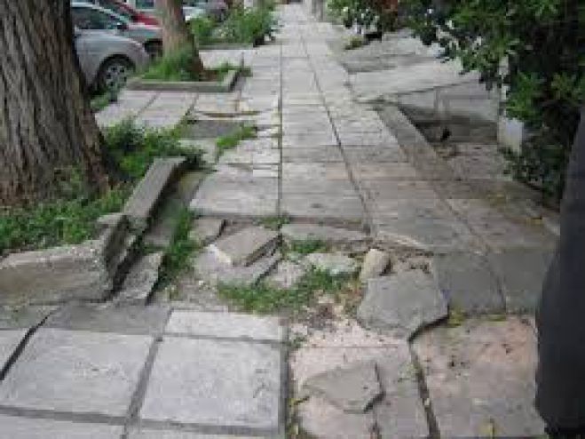 Συγκέντρωση ηλεκτρονικών υπογραφών για τα πεζοδρόμια στα Χανιά