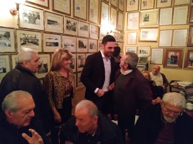 &Sigma;&tau;&alpha; &Chi;&alpha;&nu;&iota;ά &omicron; &Gamma;&rho;&alpha;&mu;&mu;&alpha;&tau;έ&alpha;&sigmaf; &tau;&omicron;&upsilon; &Kappa;&Iota;&Nu;&Alpha;&Lambda;