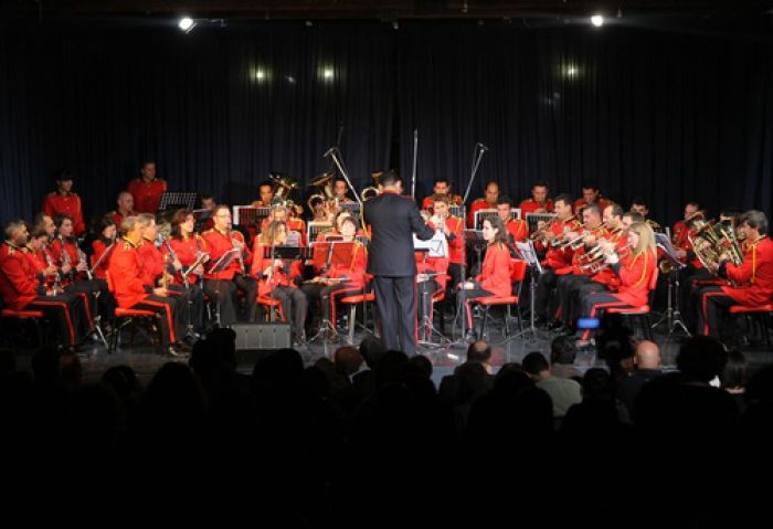 &Eta; &Phi;&iota;&lambda;&alpha;&rho;&mu;&omicron;&nu;&iota;&kappa;ή &Delta;ή&mu;&omicron;&upsilon; &Eta;&rho;&alpha;&kappa;&lambda;&epsilon;ί&omicron;&upsilon; &theta;&alpha; &sigma;&kappa;&omicron;&rho;&pi;ί&sigma;&epsilon;&iota; &nu;ό&tau;&epsilon;&sigmaf; &kappa;&alpha;&iota; &epsilon;&upsilon;&chi;έ&sigmaf; &sigma;&tau;&eta;&nu; &epsilon;&nu;&delta;&omicron;&chi;ώ&rho;&alpha; &tau;&omicron;&upsilon; &Delta;ή&mu;&omicron;&upsilon; &kappa;&alpha;&iota; &sigma;&tau;&eta;&nu; &Nu;&epsilon;ά&pi;&omicron;&lambda;&eta; &Lambda;&alpha;&sigma;&iota;&theta;ί&omicron;&upsilon;