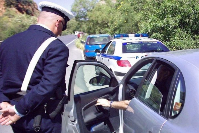 Δεκάδες κλήσεις για χρήση κινητού και οδήγηση υπό την επήρεια αλκοόλ