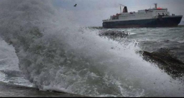Δένουν στα λιμάνια και της Κρήτης τα πλοία