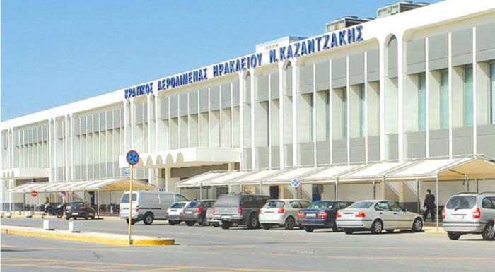 Συλλήψεις για πλαστά διαβατήρια στο "Νίκος Καζαντζάκης"