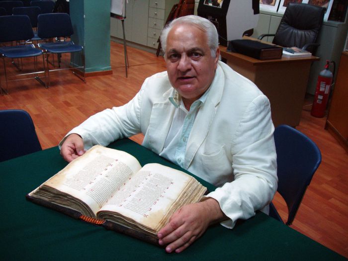 Ο παλαιογράφος Αγαμέμνων Τσελίκας στην Βικελαία