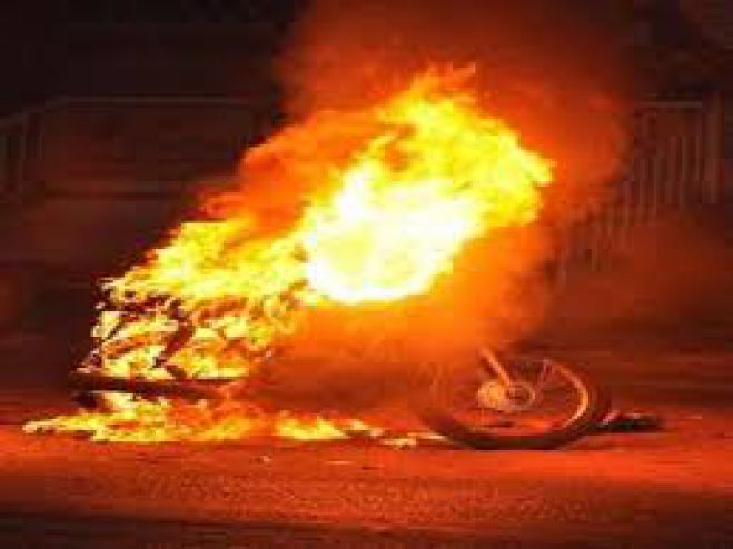 Στις φλόγες τυλίχθηκε δίκυκλο τα ξημερώματα