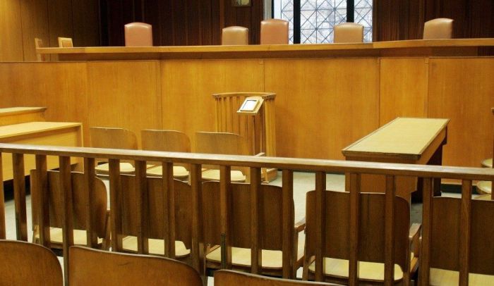 &Alpha;&nu;&alpha;&beta;&lambda;ή&theta;&eta;&kappa;&epsilon; &eta; &delta;ί&kappa;&eta; &tau;&omega;&nu; &laquo;4&raquo; &gamma;&iota;&alpha; &tau;&omicron;&nu; &mu;&iota;&nu;&omega;&iota;&kappa;ό &kappa;&omicron;ύ&rho;&omicron; &alpha;&xi;ί&alpha;&sigmaf;... 1,3 &epsilon;&kappa;&alpha;&tau;. &epsilon;&upsilon;&rho;ώ