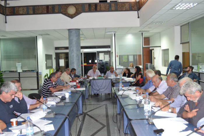 &Delta;&iota;&pi;&lambda;ή &Sigma;&upsilon;&nu;&epsilon;&delta;&rho;ί&alpha;&sigma;&eta; &tau;&omicron;&upsilon; &Delta;&eta;&mu;&omicron;&tau;&iota;&kappa;&omicron;ύ &Sigma;&upsilon;&mu;&beta;&omicron;&upsilon;&lambda;ί&omicron;&upsilon; &Pi;&lambda;&alpha;&tau;&alpha;&nu;&iota;ά