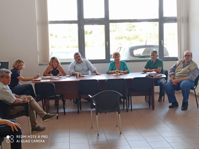 &Sigma;&upsilon;&nu;ά&nu;&tau;&eta;&sigma;&eta; &tau;&omicron;&upsilon; &Alpha;&nu;&tau;&iota;&pi;&epsilon;&rho;&iota;&phi;&epsilon;&rho;&epsilon;&iota;ά&rho;&chi;&eta; &Chi;&alpha;&nu;ί&omega;&nu; &mu;&epsilon; &epsilon;&rho;&gamma;&omicron;&lambda;ά&beta;&omicron;&upsilon;&sigmaf; &delta;&alpha;&kappa;&omicron;&kappa;&tau;&omicron;&nu;ί&alpha;&sigmaf;