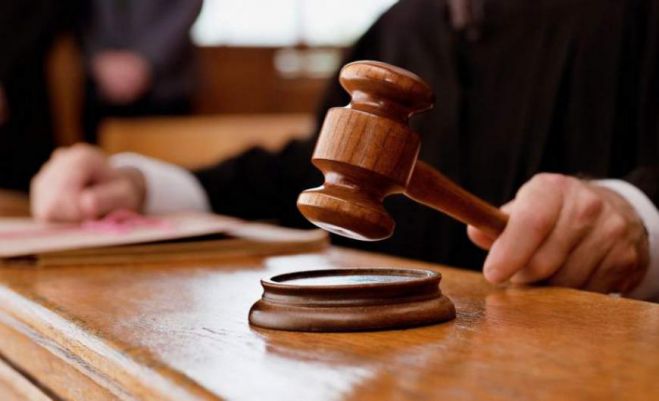 &Alpha;&theta;ώ&omicron;&sigmaf; &omicron; &gamma;&iota;&alpha;&tau;&rho;ό&sigmaf; &sigma;&tau;&eta;&nu; &upsilon;&pi;ό&theta;&epsilon;&sigma;&eta; &Alpha;&kappa;&omicron;&upsilon;&mu;&iota;&alpha;&nu;ά&kappa;&eta;