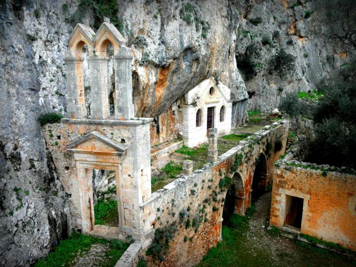 Δωρεάν ξενάγηση στα μοναστήρια του Ακρωτηρίου