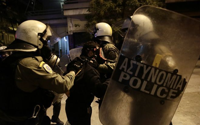 T&rho;&iota;ά&nu;&tau;&alpha; &tau;&rho;&epsilon;&iota;&sigmaf; &sigma;&upsilon;&lambda;&lambda;ή&psi;&epsilon;&iota;&sigmaf; &kappa;&alpha;&iota; &delta;ύ&omicron; &tau;&rho;&alpha;&upsilon;&mu;&alpha;&tau;ί&epsilon;&sigmaf; &sigma;&tau;&alpha; &chi;&theta;&epsilon;&sigma;&iota;&nu;ά &epsilon;&pi;&epsilon;&iota;&sigma;ό&delta;&iota;&alpha; &sigma;&tau;&alpha; &Epsilon;&xi;ά&rho;&chi;&epsilon;&iota;&alpha;