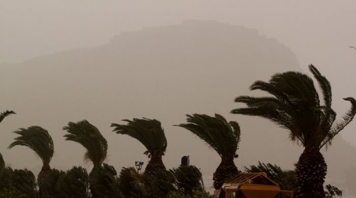 «Σάρωσε» την Κρήτη ο νοτιάς