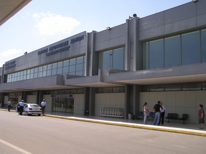 Με χειρόγραφα χαρτάκια έκαναν checκ in στο αεροδρόμιο Χανίων