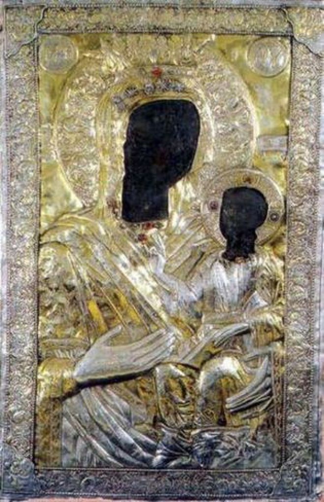 Λαμπρά υποδέχονται τα Χανιά την Παναγία Ξενιά!