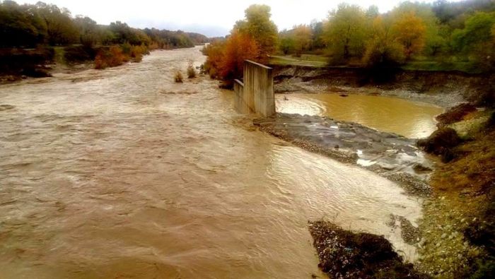 Βατραχάνθρωποι, ΕΜΑΚ και Λιμενικό στις έρευνες για τον 60χρονο
