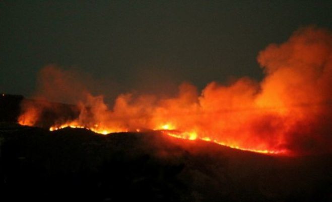 Σε εξέλιξη η φωτιά στα νότια του νομού Ρεθύμνου - Νέα εστία στο Ηράκλειο