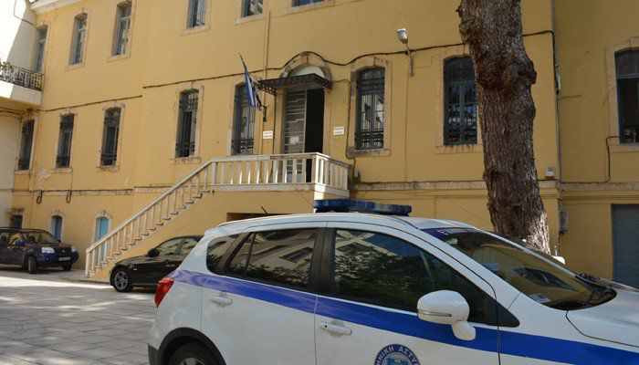 &Sigma;&tau;&omicron;&nu; &alpha;&nu;&alpha;&kappa;&rho;&iota;&tau;ή &omicron; 43&chi;&rho;&omicron;&nu;&omicron;&sigmaf; &pi;&omicron;&upsilon; &phi;έ&rho;&epsilon;&tau;&alpha;&iota; &nu;&alpha; &beta;ί&alpha;&zeta;&epsilon; &tau;&eta;&nu; &kappa;ό&rho;&eta; &tau;&omicron;&upsilon; &phi;ί&lambda;&omicron;&upsilon; &tau;&omicron;&upsilon;