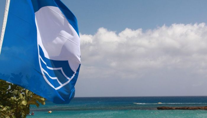 Αναρτήθηκαν Γαλάζιες Σημαίες στον Δήμο Καντάνου – Σελίνου