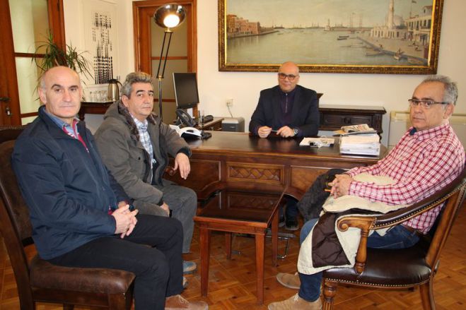 Συνάντηση Δημάρχου Χανίων, Τ. Βάμβουκα, με μέλη του Δ.Σ. της Πανελλήνιας Ομοσπονδίας Σωματείων Ταχυδρομικών (Π.Ο.Σ.Τ.)