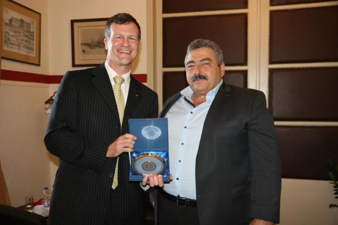 &Epsilon;&theta;&iota;&mu;&omicron;&tau;&upsilon;&pi;&iota;&kappa;ή &epsilon;&pi;ί&sigma;&kappa;&epsilon;&psi;&eta; &sigma;&tau;&omicron;&nu; &Alpha;&nu;&tau;&iota;&pi;&epsilon;&rho;&iota;&phi;&epsilon;&rho;&epsilon;&iota;ά&rho;&chi;&eta; &Chi;&alpha;&nu;ί&omega;&nu; &kappa;. &Nu;ί&kappa;&omicron; &Kappa;&alpha;&lambda;&omicron;&gamma;&epsilon;&rho;ή &alpha;&pi;ό &tau;&omicron; &Pi;&rho;έ&sigma;&beta;&eta; &tau;&omicron;&upsilon; &Kappa;&alpha;&nu;&alpha;&delta;ά &sigma;&tau;&eta;&nu; &Alpha;&theta;ή&nu;&alpha;