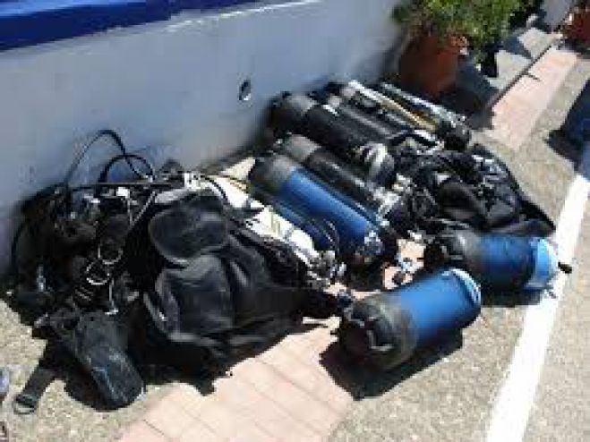 Κατασχέθηκαν ψαροντούφεκα και μπουκάλες σε ερασιτεχνικό σκάφος