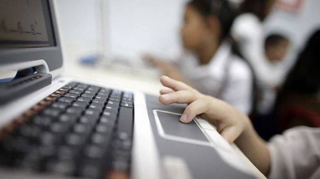 &laquo;&Pi;ώ&sigmaf; &nu;&alpha; &pi;&rho;&omicron;&sigma;&tau;&alpha;&tau;έ&psi;&omega; &tau;&omicron; &pi;&alpha;&iota;&delta;ί &mu;&omicron;&upsilon; &alpha;&pi;ό &tau;&omicron;&upsilon;&sigmaf; &kappa;&iota;&nu;&delta;ύ&nu;&omicron;&upsilon;&sigmaf; &tau;&omicron;&upsilon; &Delta;&iota;&alpha;&delta;&iota;&kappa;&tau;ύ&omicron;&upsilon; &kappa;&alpha;&iota; &tau;&omicron;&nu; &Epsilon;&theta;&iota;&sigma;&mu;ό&raquo;