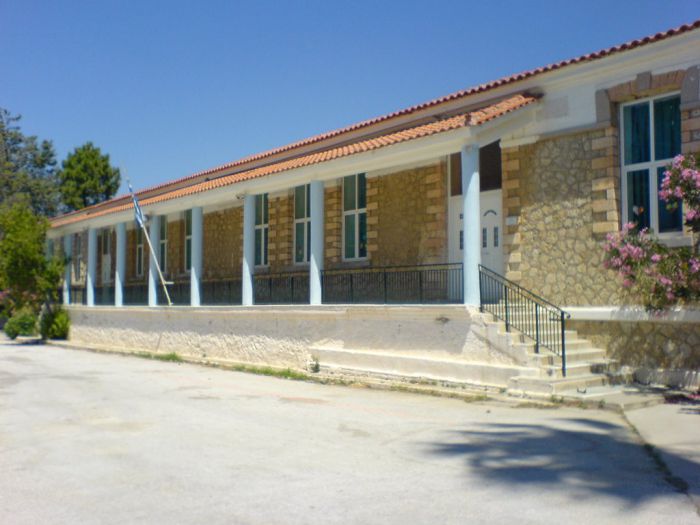 Έντονες διαμαρτυρίες για τα σχολεία του Έλους