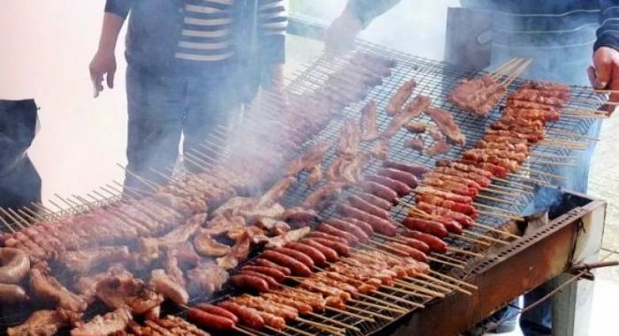 Τσικνοπέμπτη: Mουσική, χορός και τσίκνα σε όλη την Κρήτη