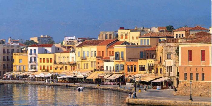 “Επιχείρηση Καθαρισμού” σε εμβληματικά σημεία της πόλης από τον Δήμο Χανίων