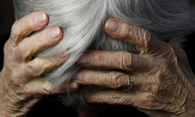 Έ&mu;&pi;&alpha;&iota;&nu;&epsilon; &mu;&epsilon; &alpha;&nu;&tau;&iota;&kappa;&lambda;&epsilon;ί&delta;&iota; &kappa;&alpha;&iota; &xi;ά&phi;&rho;&iota;&zeta;&epsilon; &eta;&lambda;&iota;&kappa;&iota;&omega;&mu;έ&nu;&eta; &sigma;&tau;&alpha; &Chi;&alpha;&nu;&iota;ά