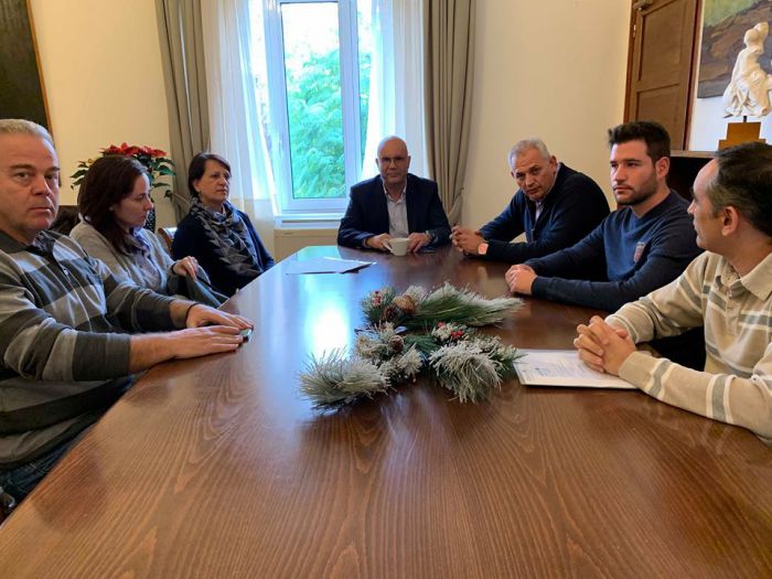 Ο “κύβος ερρίφθη”: Ανοίγει ο δρόμος για την επίλυση του προβλήματος σχολικής “στέγης” σε Αγία Μαρίνα, Περιβόλια και Παζινό Ακρωτηρίου