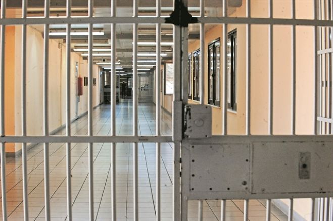 &Kappa;&rho;&alpha;&tau;&omicron;ύ&mu;&epsilon;&nu;&omicron;&sigmaf; &sigma;&tau;&iota;&sigmaf; &phi;&upsilon;&lambda;&alpha;&kappa;έ&sigmaf; &Nu;. &Alpha;&lambda;&iota;&kappa;&alpha;&rho;&nu;&alpha;&sigma;&sigma;&omicron;ύ &Eta;&rho;&alpha;&kappa;&lambda;&epsilon;ί&omicron;&upsilon; &pi;ή&rho;&epsilon; ά&delta;&epsilon;&iota;&alpha; &alpha;&lambda;&lambda;ά &delta;&epsilon;&nu; &epsilon;&pi;έ&sigma;&tau;&rho;&epsilon;&psi;&epsilon;