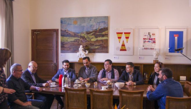 &Sigma;&upsilon;&nu;ά&nu;&tau;&eta;&sigma;&eta; &Pi;&alpha;&nu;&alpha;&gamma;&iota;ώ&tau;&eta; &Sigma;&eta;&mu;&alpha;&nu;&delta;&eta;&rho;ά&kappa;&eta; &mu;&epsilon; &tau;&omicron;&nu; &Delta;ή&mu;&alpha;&rho;&chi;&omicron; &Chi;&alpha;&nu;ί&omega;&nu; &Tau;ά&sigma;&omicron; &Beta;ά&mu;&beta;&omicron;&upsilon;&kappa;&alpha;