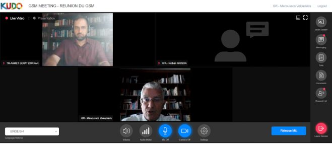 &Omicron; &Beta;&omicron;&upsilon;&lambda;&epsilon;&upsilon;&tau;ή&sigmaf; &Chi;&alpha;&nu;ί&omega;&nu; &tau;&eta;&sigmaf; &Nu;.&Delta;. &Mu;&alpha;&nu;&omicron;ύ&sigma;&omicron;&sigmaf; &Beta;&omicron;&lambda;&omicron;&upsilon;&delta;ά&kappa;&eta;&sigmaf;&nbsp;&sigma;&epsilon; &tau;&eta;&lambda;&epsilon;&delta;&iota;ά&sigma;&kappa;&epsilon;&psi;&eta; &tau;&eta;&sigmaf; &Kappa;&omicron;&iota;&nu;&omicron;&beta;&omicron;&upsilon;&lambda;&epsilon;&upsilon;&tau;&iota;&kappa;ή&sigmaf; &Sigma;&upsilon;&nu;&epsilon;&lambda;&epsilon;ύ&sigma;&epsilon;&omega;&sigmaf; &tau;&omicron;&upsilon; &Nu;&Alpha;&Tau;&Omicron;