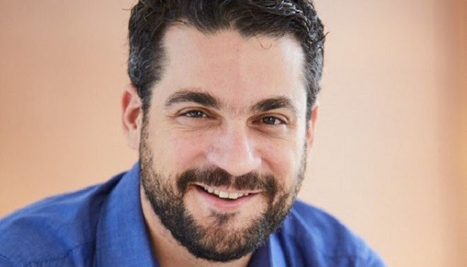 &Sigma;&epsilon; &Alpha;&theta;ή&nu;&alpha; &kappa;&alpha;&iota; &Beta;&rho;&upsilon;&xi;έ&lambda;&lambda;&epsilon;&sigmaf; &omicron; &delta;ή&mu;&alpha;&rho;&chi;&omicron;&sigmaf; &Chi;&alpha;&nu;ί&omega;&nu;