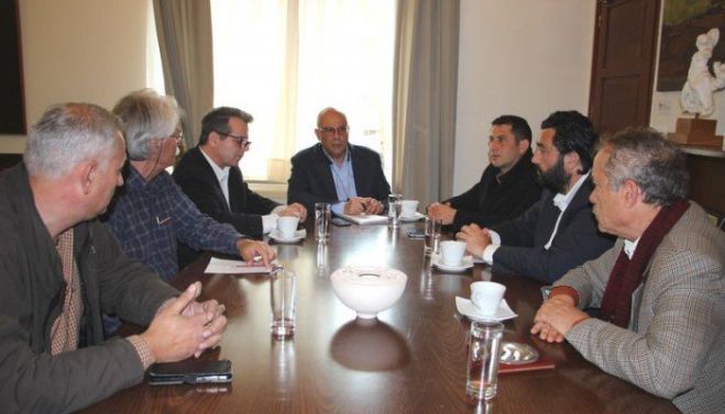 &Sigma;&upsilon;&nu;ά&nu;&tau;&eta;&sigma;&eta; &Delta;&eta;&mu;ά&rho;&chi;&omicron;&upsilon; &Chi;&alpha;&nu;ί&omega;&nu; &mu;&epsilon; &tau;&omicron;&nu; &Gamma;.&Gamma;. &Alpha;&theta;&lambda;&eta;&tau;&iota;&sigma;&mu;&omicron;ύ &gamma;&iota;&alpha; &tau;&iota;&sigmaf; &alpha;&theta;&lambda;&eta;&tau;&iota;&kappa;έ&sigmaf; &upsilon;&pi;&omicron;&delta;&omicron;&mu;έ&sigmaf; &tau;&omega;&nu; &Chi;&alpha;&nu;ί&omega;&nu;
