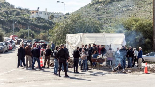 &Pi;&alpha;&rho;&alpha;&mu;έ&nu;&omicron;&upsilon;&nu; &sigma;&tau;&omicron; &mu;&pi;&lambda;ό&kappa;&omicron; &omicron;&iota; &alpha;&gamma;&rho;ό&tau;&epsilon;&sigmaf; &tau;&omega;&nu; &Chi;&alpha;&nu;ί&omega;&nu;
