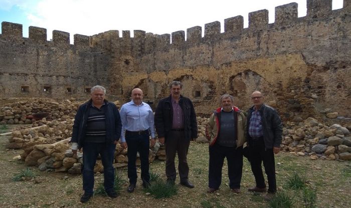 Τις πληγείσες περιοχές του Δήμου Σφακίων επισκέφθηκε ο Παύλος Πολάκης