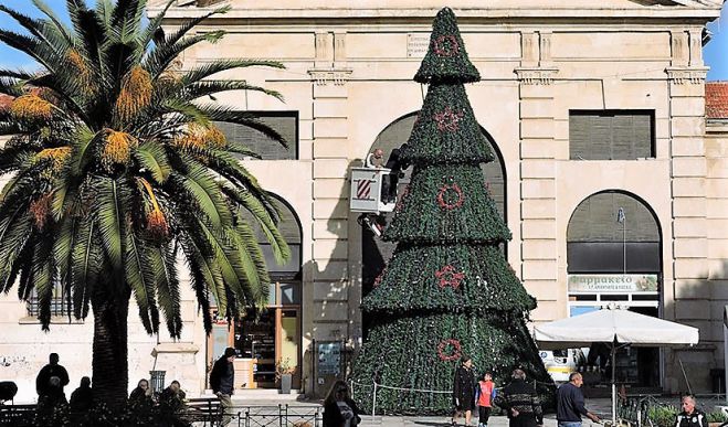 Απόψε η φωτοδότηση του χριστουγεννιάτικου δέντρου στα Χανιά