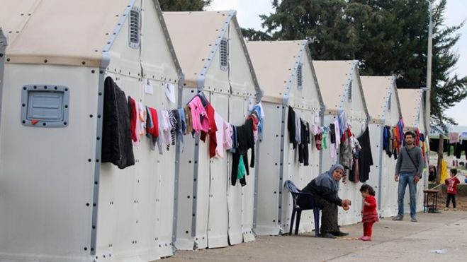 &Sigma;&chi;έ&delta;&iota;&omicron; &gamma;&iota;&alpha; &delta;ύ&omicron; &kappa;έ&nu;&tau;&rho;&alpha; &phi;&iota;&lambda;&omicron;&xi;&epsilon;&nu;ί&alpha;&sigmaf; &pi;&rho;&omicron;&sigma;&phi;ύ&gamma;&omega;&nu; &sigma;&tau;&eta;&nu; &Kappa;&rho;ή&tau;&eta;