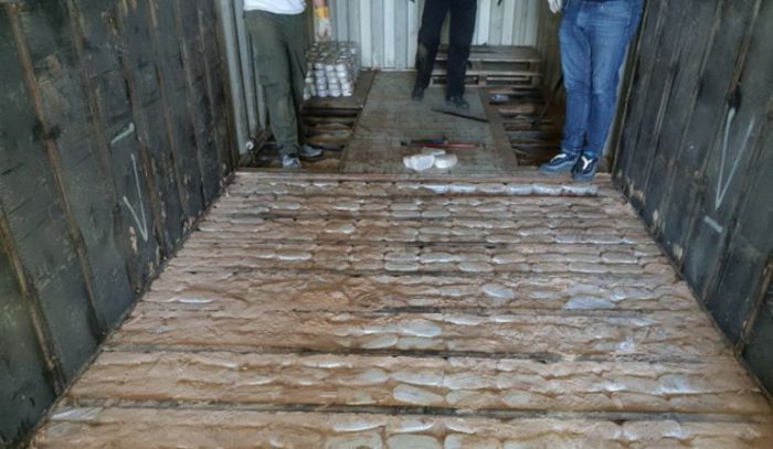 &Tau;&omicron;&upsilon;&lambda;ά&chi;&iota;&sigma;&tau;&omicron;&nu; 100.000.000 &epsilon;&upsilon;&rho;ώ &eta; &alpha;&xi;ί&alpha; &tau;&omega;&nu; &nu;&alpha;&rho;&kappa;&omega;&tau;&iota;&kappa;ώ&nu; &sigma;&tau;&omicron; &pi;&lambda;&omicron;ί&omicron; &laquo;&Nu;&Omicron;&Kappa;&Alpha;&raquo;