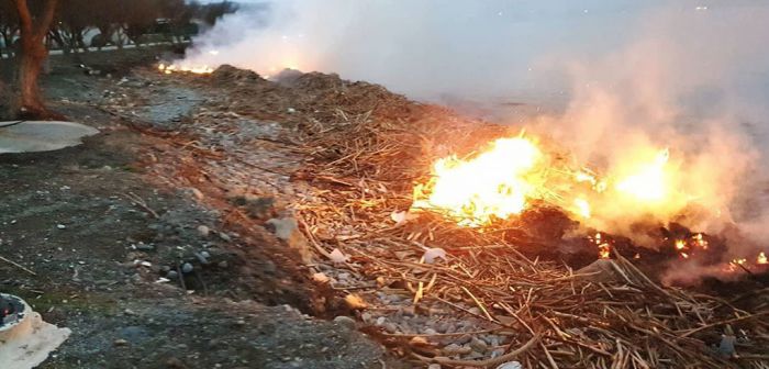 ΔΕΔΙΣΑ: Τέλος στην αλόγιστη καύση πλαστικών σε παραλίες των Χανίων