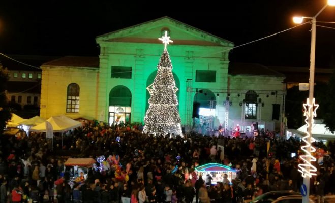 &Delta;έ&nu;&tau;&rho;&omicron; &mu;&epsilon; 20000 &lambda;&alpha;&mu;&pi;ά&kappa;&iota;&alpha;