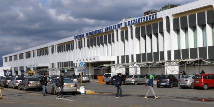 Συνελήφθησαν, δεκαεπτά (17) αλλοδαποί για πλαστογραφία πιστοποιητικών στον Αερολιμένα Ηρακλείου