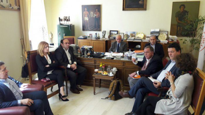 Πέφτουν οι υπογραφές για το πρόγραμμα φιλοξενίας προσφύγων στην Κρήτη