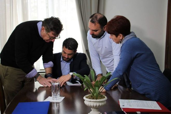 &Sigma;&upsilon;&nu;&alpha;&nu;&tau;ή&sigma;&epsilon;&iota;&sigmaf; &Delta;&eta;&mu;ά&rho;&chi;&omicron;&upsilon; &mu;&epsilon; &phi;&omicron;&rho;&epsilon;ί&sigmaf; &tau;&eta;&sigmaf; &Alpha;&gamma;. &Mu;&alpha;&rho;ί&nu;&alpha;&sigmaf; &kappa;&alpha;&iota; &tau;&omicron;&nu; &Kappa;&alpha;&theta;&eta;&gamma;&eta;&tau;ή &Delta;&iota;&alpha;&chi;&epsilon;ί&rho;&iota;&sigma;&eta;&sigmaf; &Phi;&upsilon;&sigma;&iota;&kappa;ώ&nu; &Kappa;&alpha;&tau;&alpha;&sigma;&tau;&rho;&omicron;&phi;ώ&nu; &Kappa;. &Sigma;&upsilon;&nu;&omicron;&lambda;ά&kappa;&eta;,